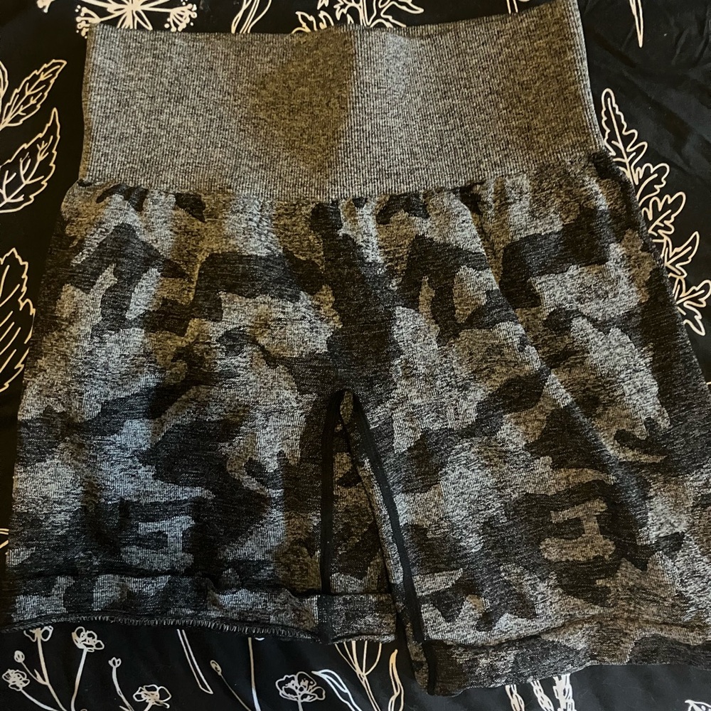 NVGTN CAMO SHORTS